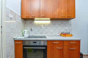Fridge, stovetop