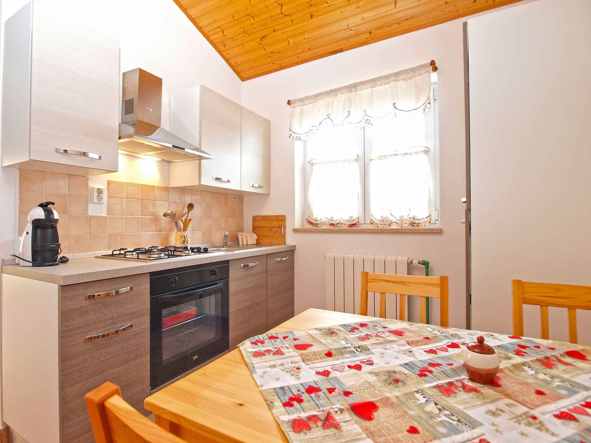 Fridge, oven, stovetop, coffee/tea maker