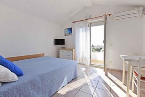 Room - Holiday apartment with air conditioning and outdoor pool (Poreč)