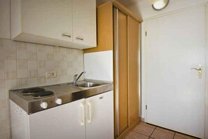 Private kitchen - Holiday apartment with air conditioning and outdoor pool (Poreč)