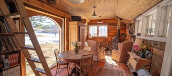 Beautiful country cabin with hot tub and outdoor shower in Londonderry
