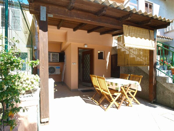 屋外ダイニングエリア