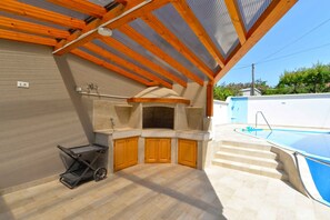 Pool - Holiday apartment with pool and barbecue (Novigrad)