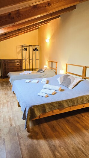 3 bedrooms, iron/ironing board, travel cot, WiFi - CASCINA D'OLTRALPE - FAMILY APARTMENT (Susa)