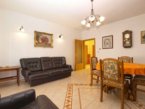 TV - Holiday apartment with balcony and air conditioning (Medulin)