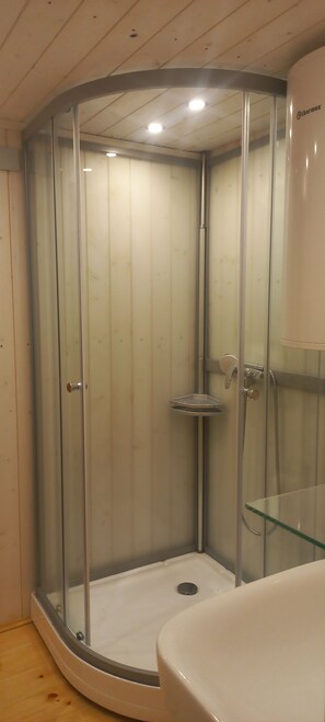 Shower, soap, toilet paper - Haus am See (South Karelia)