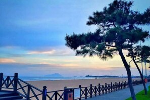 Beach - Qingdao Golden Beach Chaoyang Seaview Apartment (Qingdao)