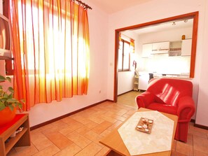 TV - Holiday apartment with air conditioning (Medulin)