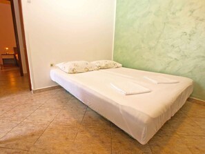 1 bedroom, iron/ironing board, Internet
