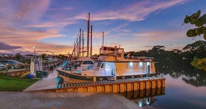 Waterfront Condo: Pool, Hot Tub & Water Views!