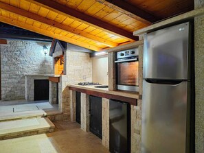 ثلاجة، ميكروويف، فرن، موقد طهي مسطح