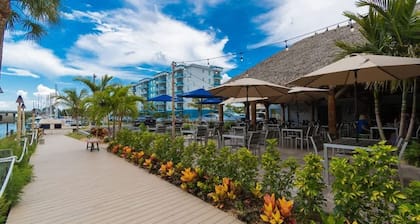 Seaside Escape A Cozy Houseboat