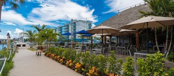 Seaside Escape A Cozy Houseboat