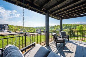 Terrace/patio - Free Community Waterpark, Theater, Arcade & Private Pool, sleeps 18 (Sevierville)