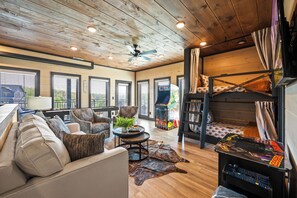 Interior - Free Community Waterpark, Theater, Arcade & Private Pool, sleeps 18 (Sevierville)