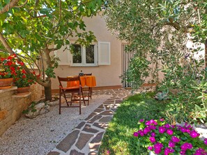 Outdoor dining - Holiday apartment with air conditioning (Medulin)