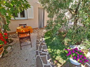 Outdoor dining - Holiday apartment with air conditioning (Medulin)
