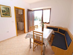 Dining - Holiday apartment with washing machine (Valbandon)