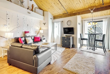 Wintergreen Resort Vacation Rental | 1BR | 1BA | 708 Sq Ft | Stairs Required