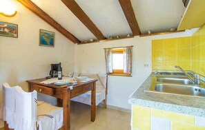 Fridge, stovetop, coffee/tea maker - Holiday apartment with air conditioning (Rovinj)