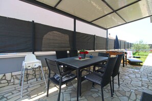 屋外ダイニングエリア