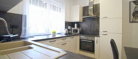 Fridge, microwave, oven, stovetop