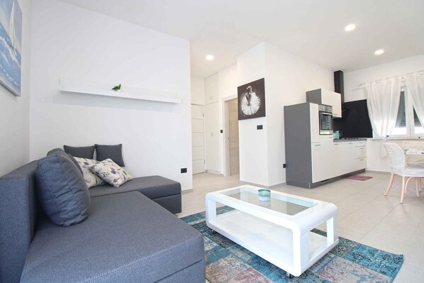 TV - Holiday home modern furnished with garden and barbecue (Fažana)