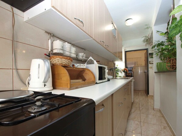 Fridge, microwave, stovetop, toaster