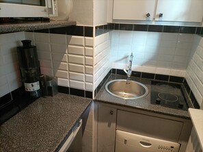 Microwave, stovetop, dishwasher - Appartement Calme et Lumineux. Proche Métros, Bus, Tram et Toutes Commodités (Montrouge)