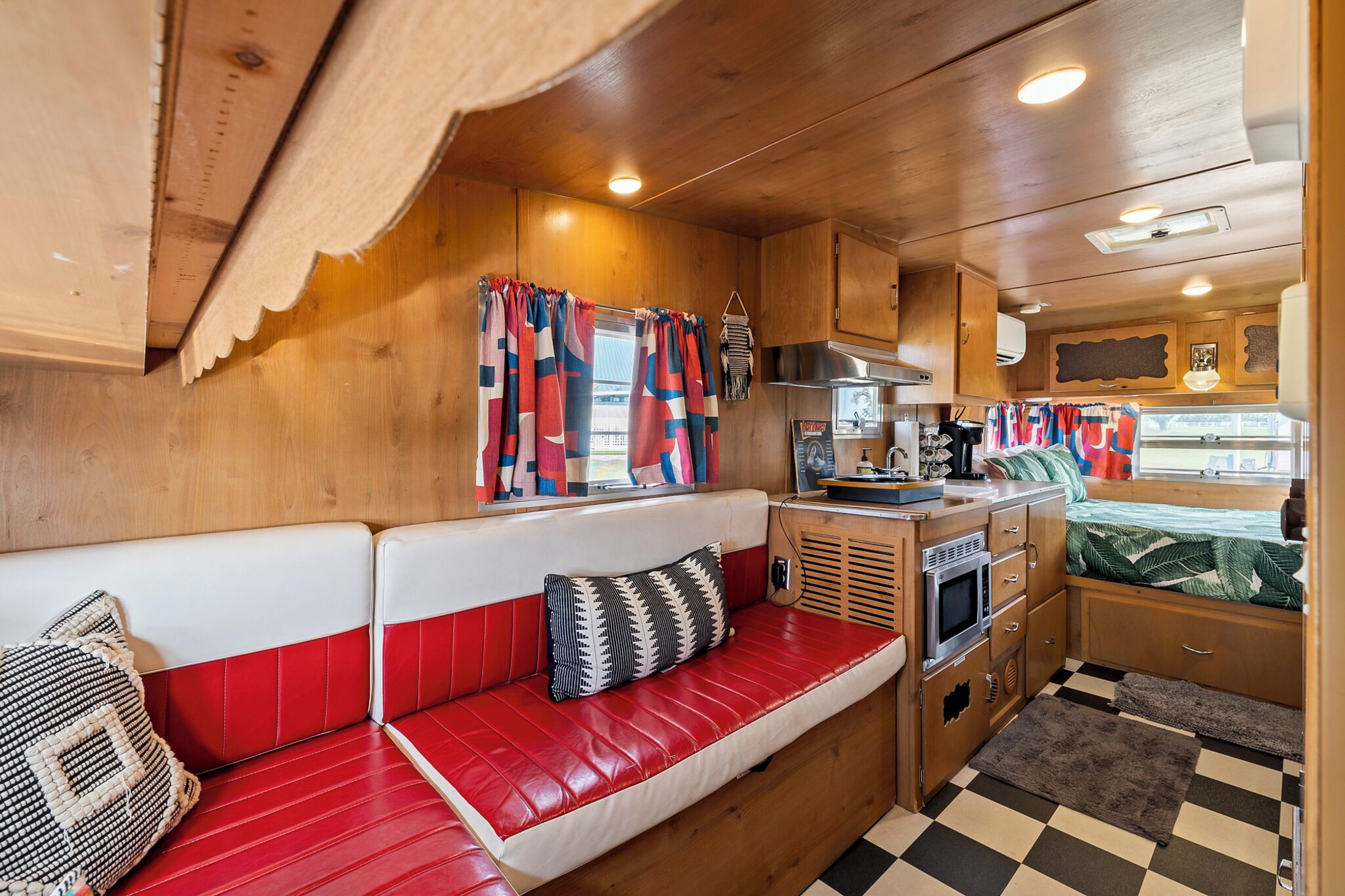 Miss Willie Mae, Double Bed with Sofa bed, Pool Access | Allergivenligt sengetøj, mørklægningsgardiner, gratis Wi-Fi, sengetøj
