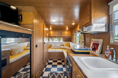 Ropa de cama hipoalergénica, cortinas blackout y wifi gratis