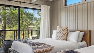 5 bedrooms, iron/ironing board, WiFi, bed sheets