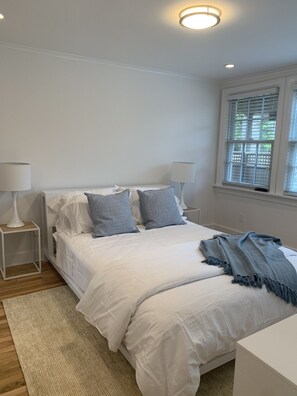 2 bedrooms, WiFi, bed sheets - EH Village 2BR Apt Walk to Beach, Shops, & Restaurants! (East Hampton)