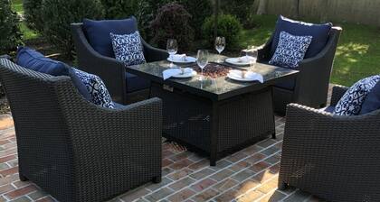 EH Village 2BR Apt Walk to Beach, Shops, & Restaurants!