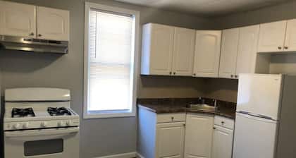 Private 2-bedroom with free parking and direct bus to NYC Manhattan only 2 blocks away