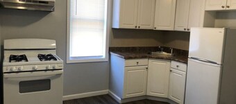 Private 2-bedroom, free parking, direct Manhattan bus 2 blocks away
