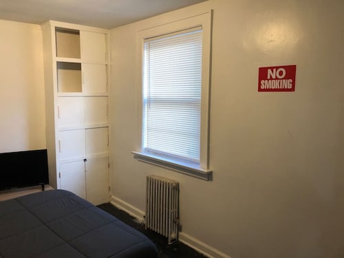 Private 1-bedroom apartment, walkable area, 15 miles to the GW Bridge