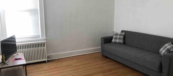 Spacious 900 sf 2-bedroom, private street entrance, near GW Bridge