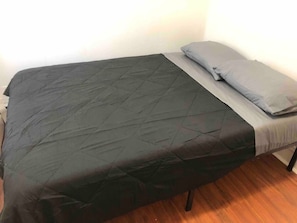 2 bedrooms, desk