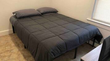 2 habitaciones y escritorio