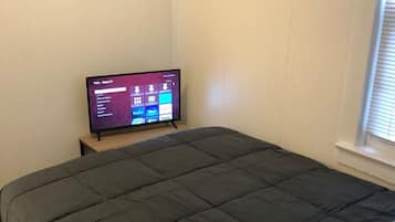 2 makuuhuonetta, työpöytä