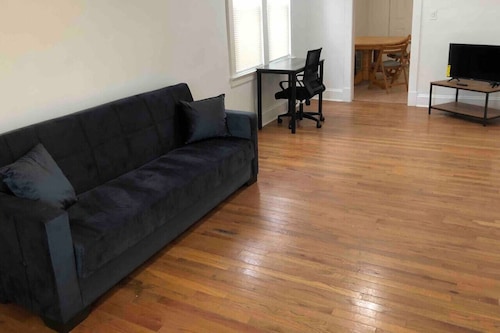 2-bedroom house, near NYC bus/train