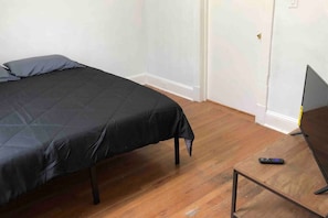 2 slaapkamers, een bureau