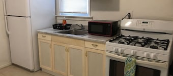 Private 3 bedroom and 1 bathroom house with direct NYC Manhattan train a 15 minute walk away