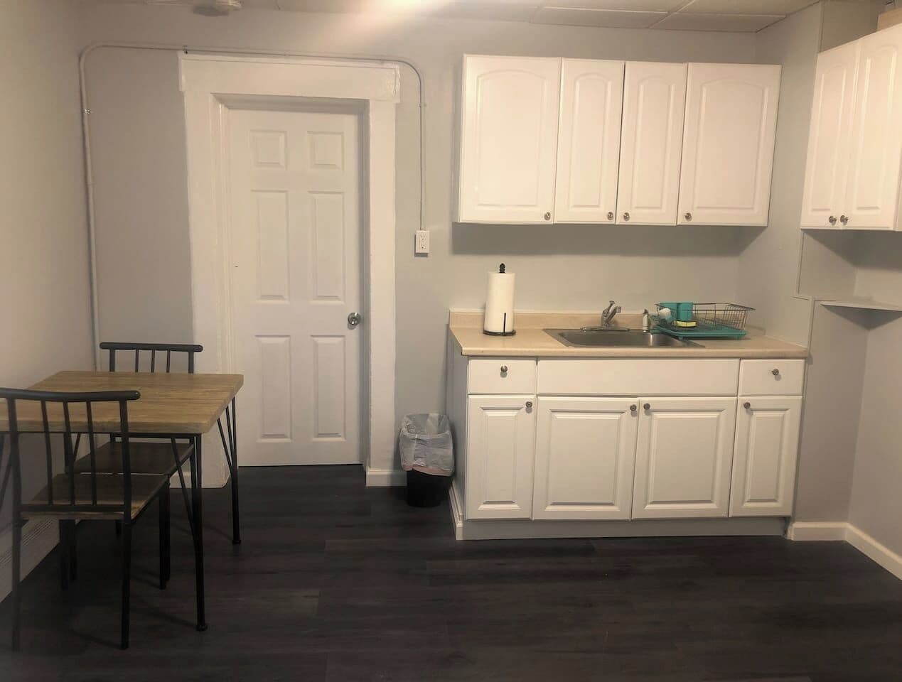 2-bedroom + office, NYC bus nearby, free parking