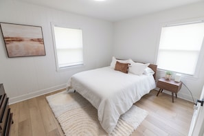 3 chambres, fer et planche à repasser, Wi-Fi, draps fournis