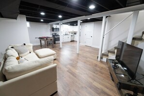 Smart TV - Modern Grandville Abode (Grandville)