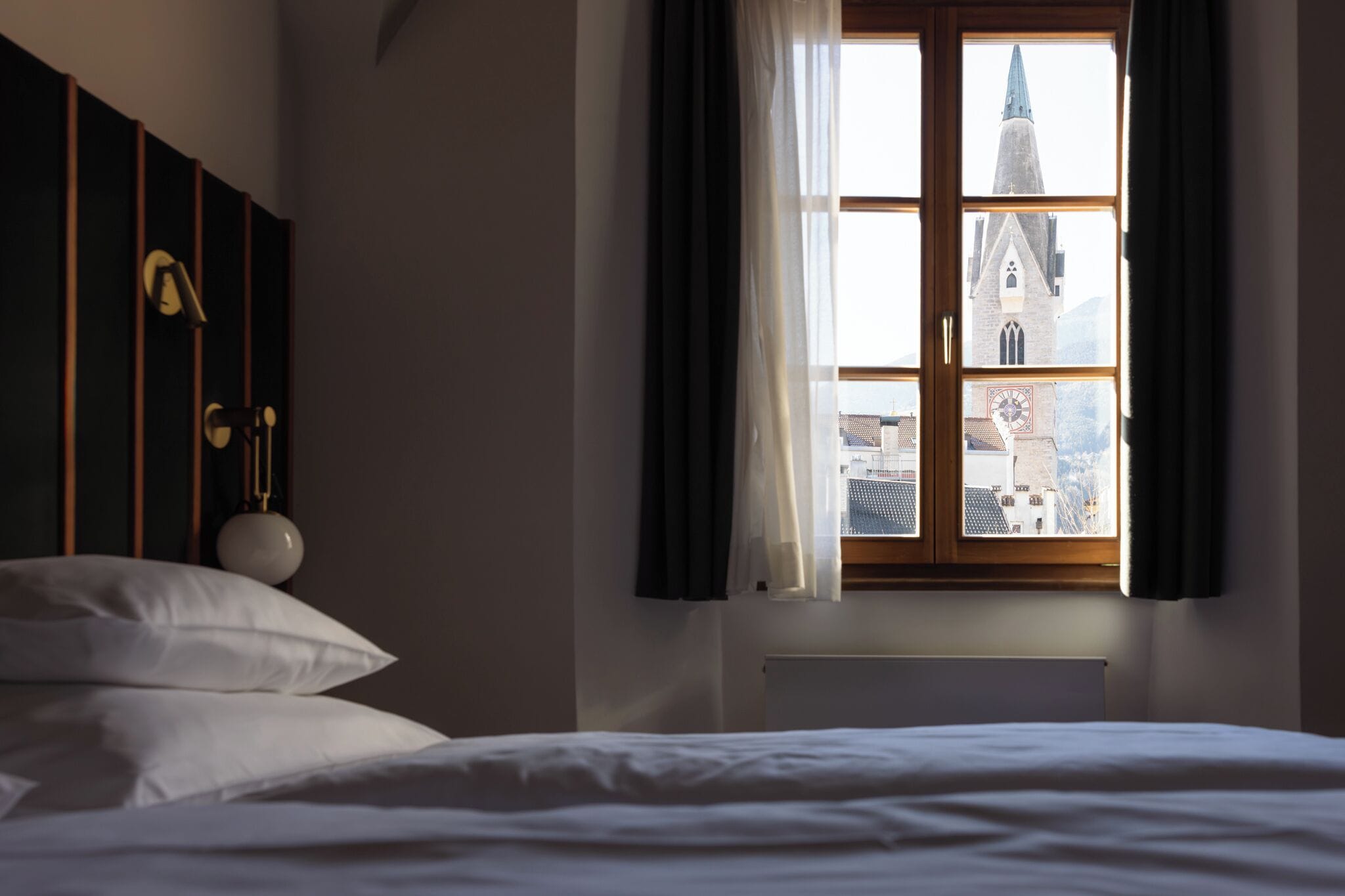 セーフティボックス (室内)、デスク、ノートパソコン用作業スペース、WiFi (無料)