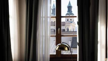 2 chambres, coffres-forts dans les chambres, bureau