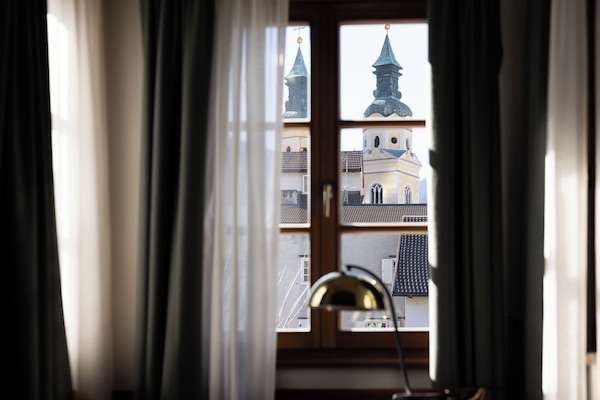 2 bedrooms, in-room safe, desk, laptop workspace